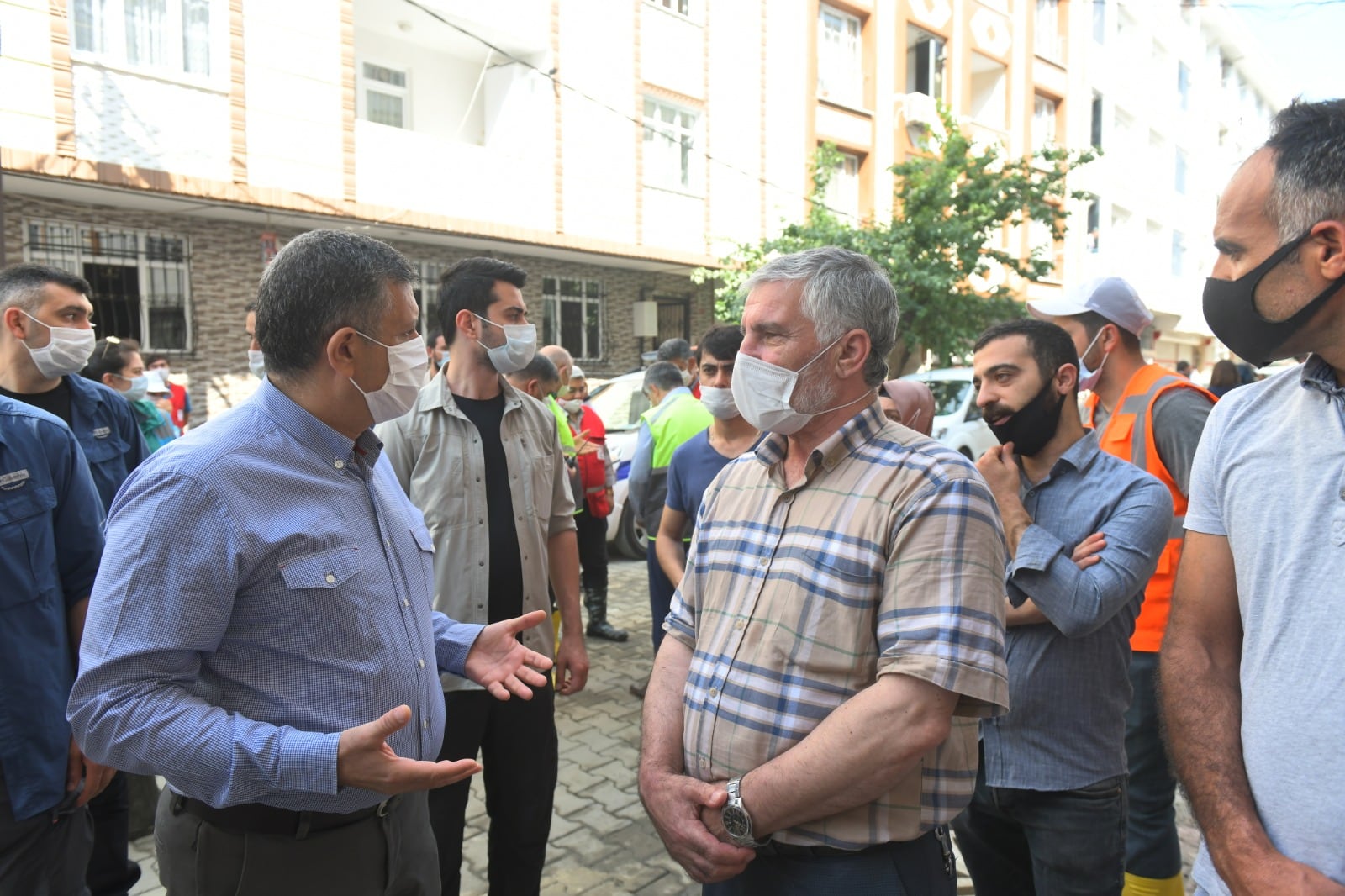 BAŞKAN BOZKURT VATANDAŞLARIN YARALARINI SARIYOR