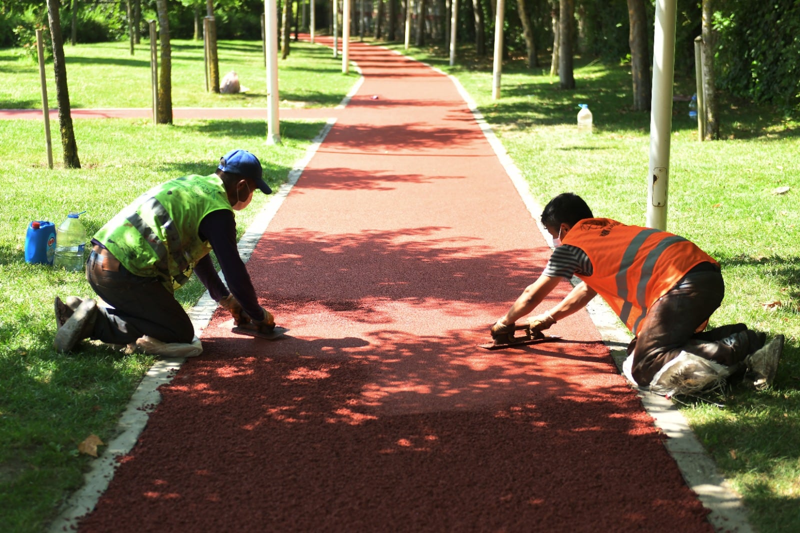 PARK VE YEŞİL ALANLARDA BAKIM ÇALIŞMALARI SÜRÜYOR