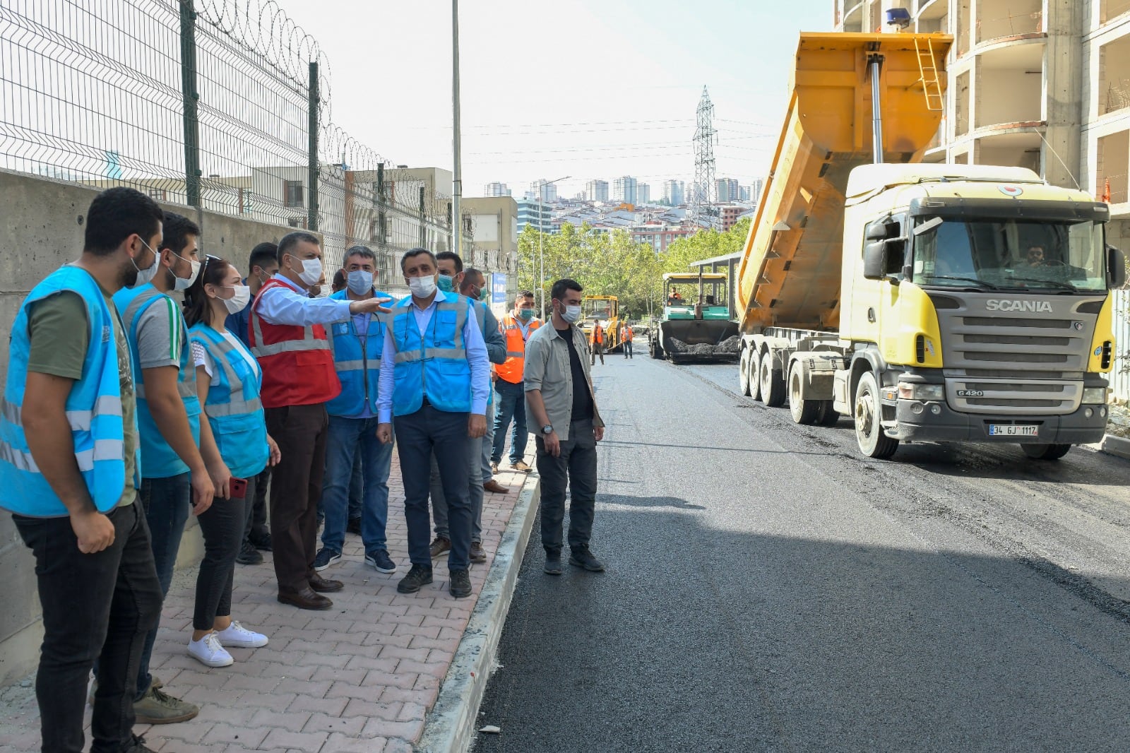 BAŞKAN BOZKURT, ASFALT VE PARKE ÇALIŞMALARINI YERİNDE İNCELEDİ