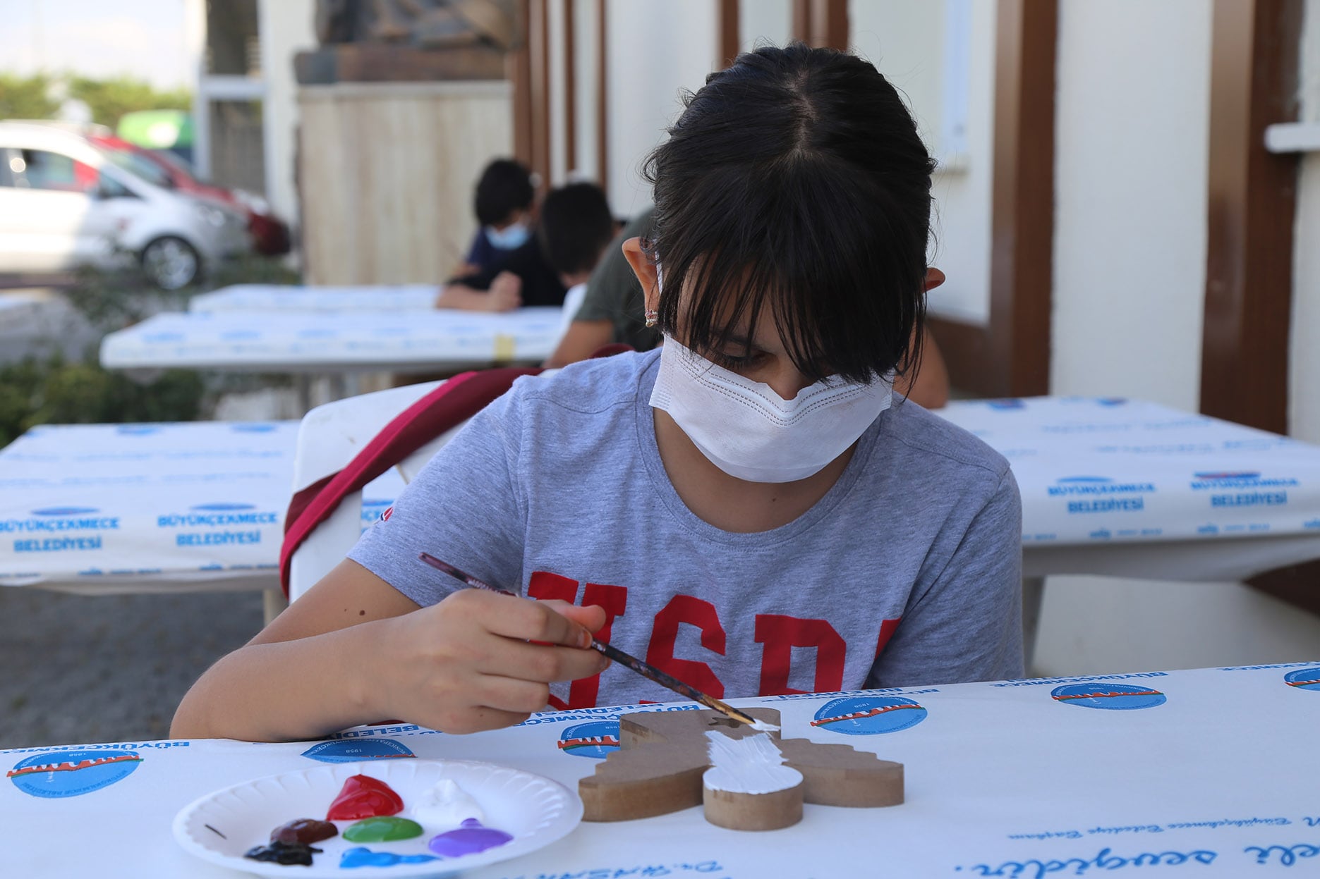 Tepecikli çocuklara ahşap boyama dersi verildi