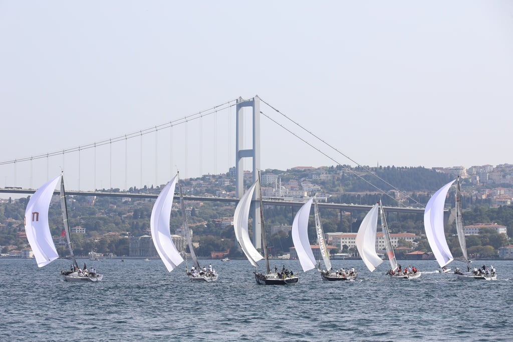 İSTANBUL BOĞAZI YELKENLİLERLE RENKLENDİ