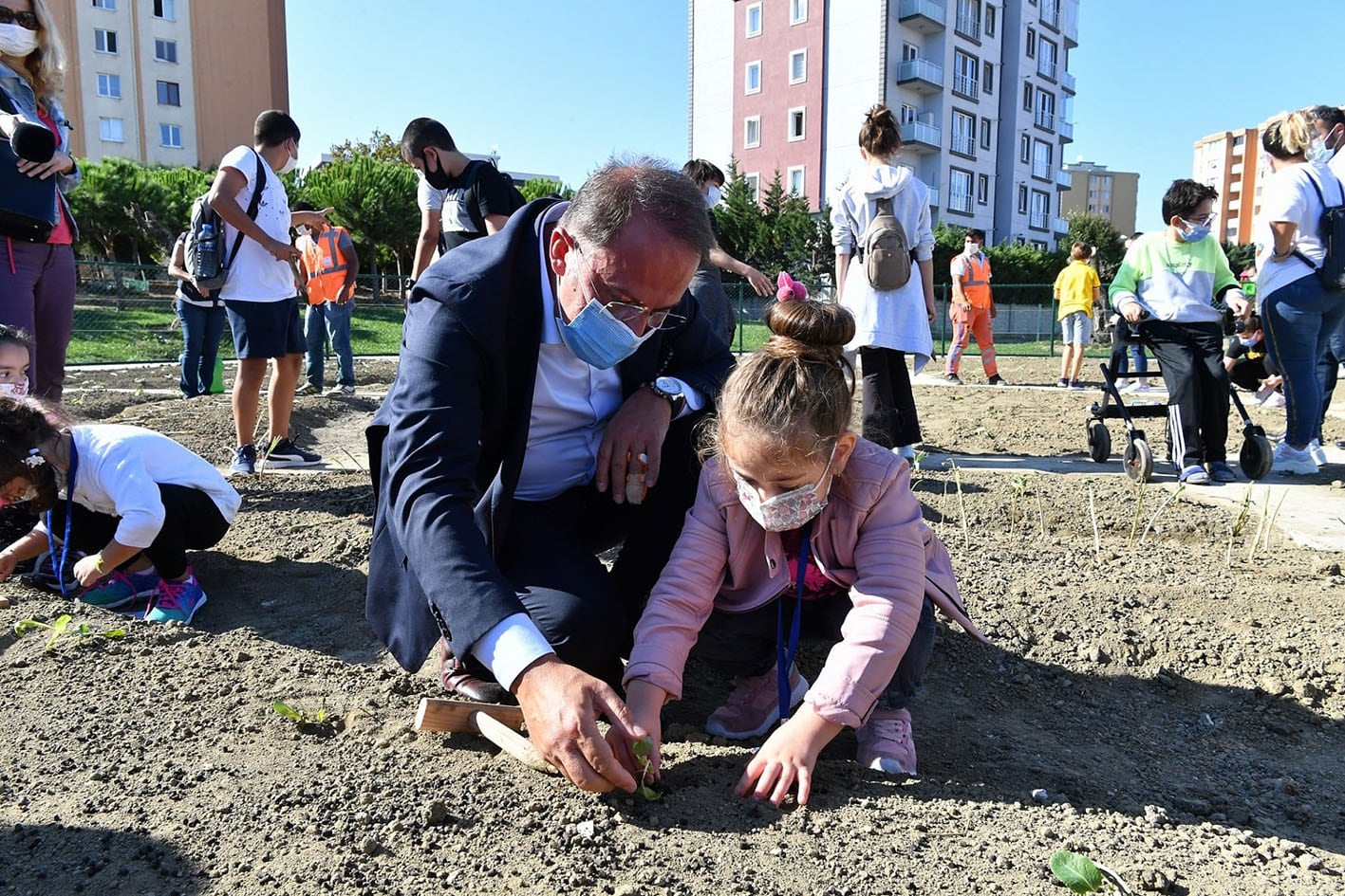 KÜÇÜK BAHÇIVANLAR PARKI’NDA İLK FİDE HEYECANI