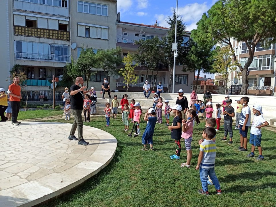 ÇOCUKLAR MÜZİK VE DANS EŞLİĞİNDE EĞLENDİ