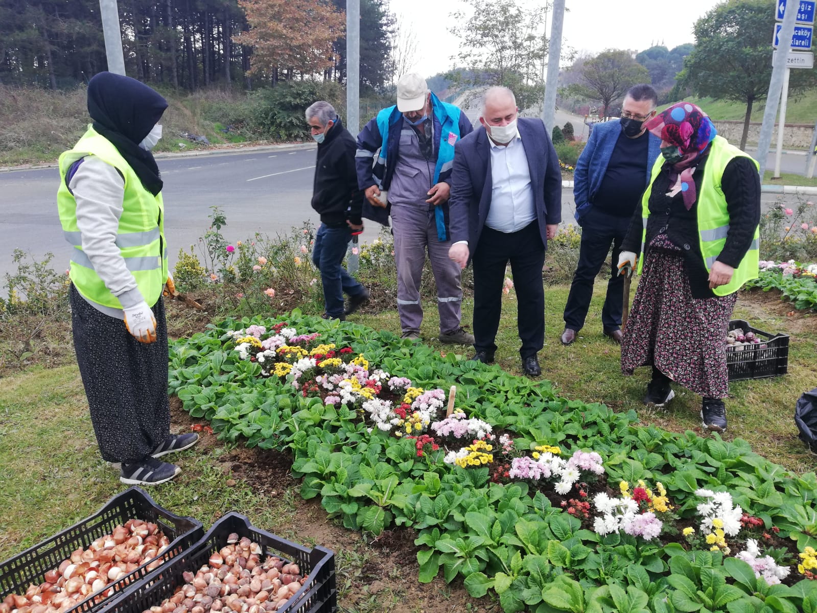 “Kadınlarımız Hem Üretiyor Hem Çiçek Dikiyor”