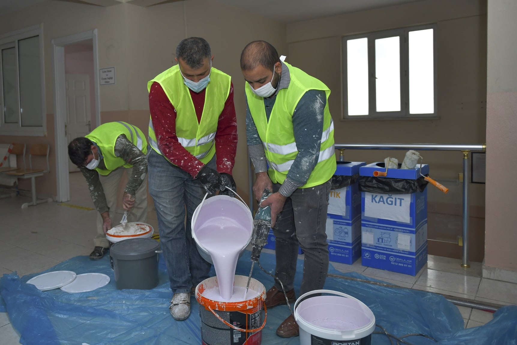 ESENYURT BELEDİYESİ MUHTARLIK BİNALARI VE SAĞLIK OCAKLARININ TADİLATLARINI YAPIYOR