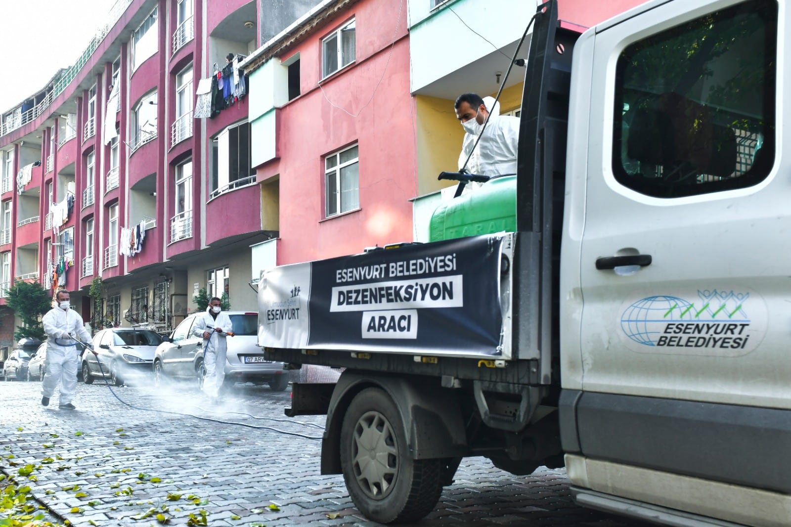 ESENYURT’TA MÜZİKLİ SOKAK DEZENFEKSİYONU YAPILDI