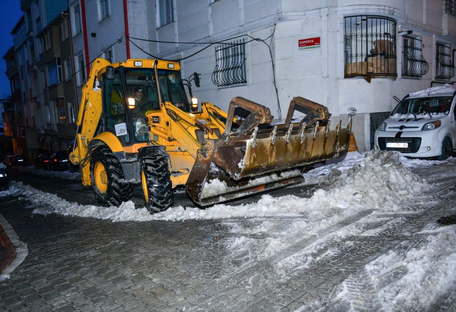 KIŞLA MÜCADELE EKİPLERİ ÇALIŞMALARINA DEVAM EDİYOR