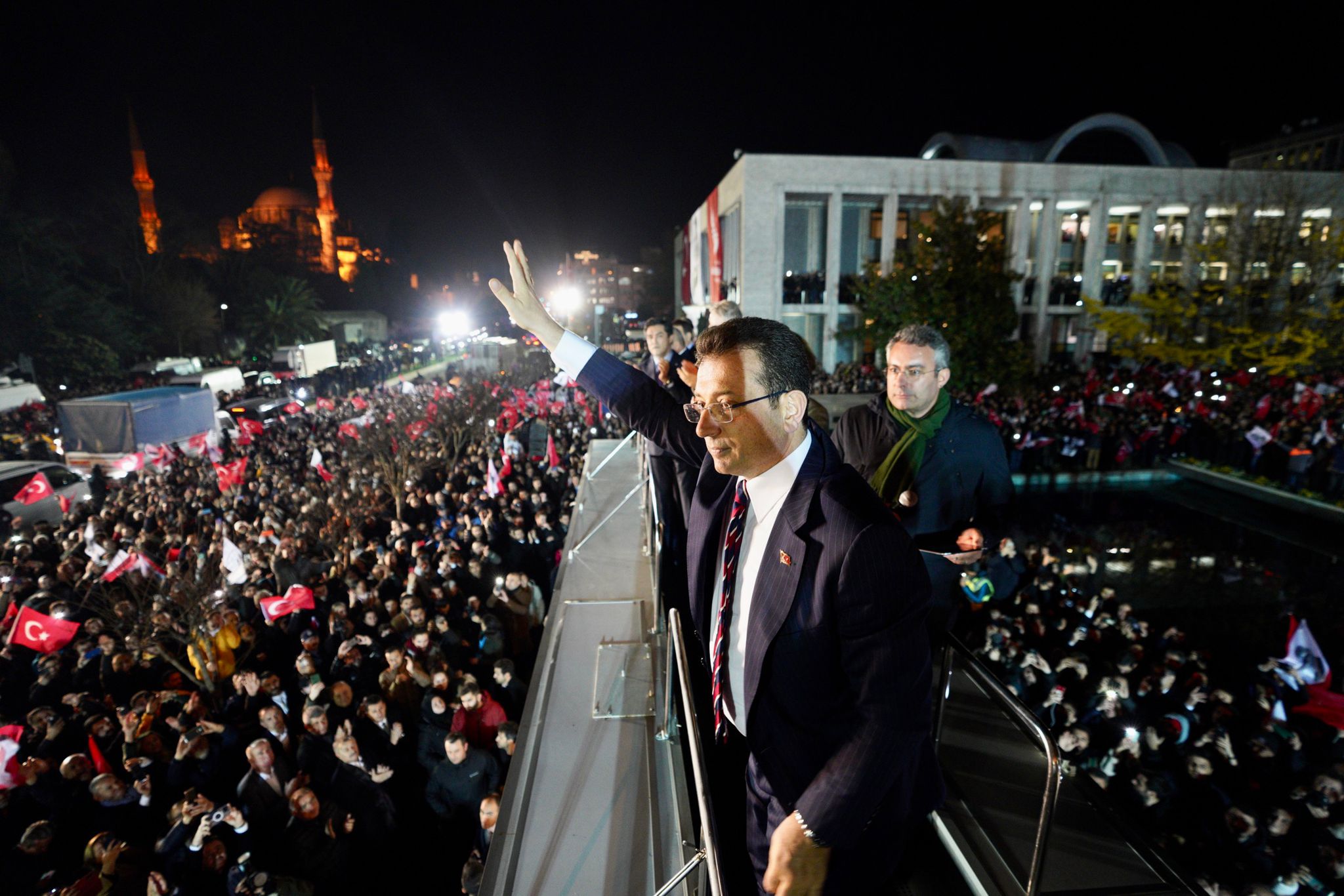 İSTANBUL, BAŞKAN’INA SAHİP ÇIKTI