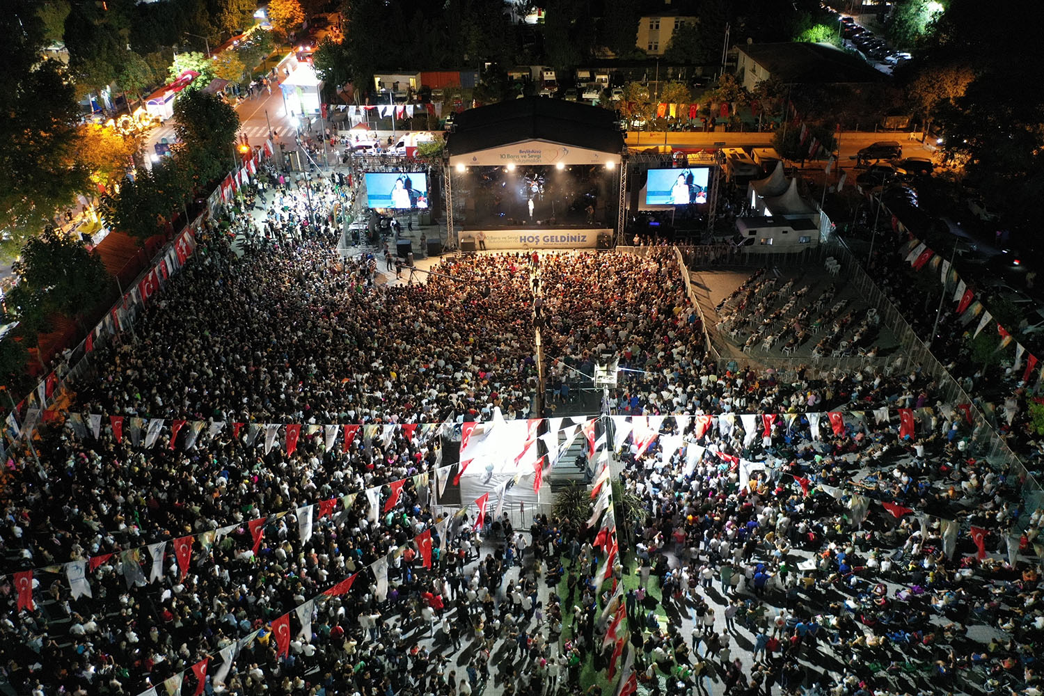 BEYLİKDÜZÜ 11. BARIŞ VE SEVGİ BULUŞMALARI’NDA ÖMÜR GEDİK SAHNE ALACAK