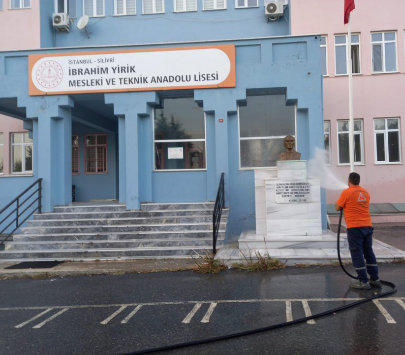 Silivri Belediyesi’nden Okul Bahçelerinde Temizlik Çalışmaları