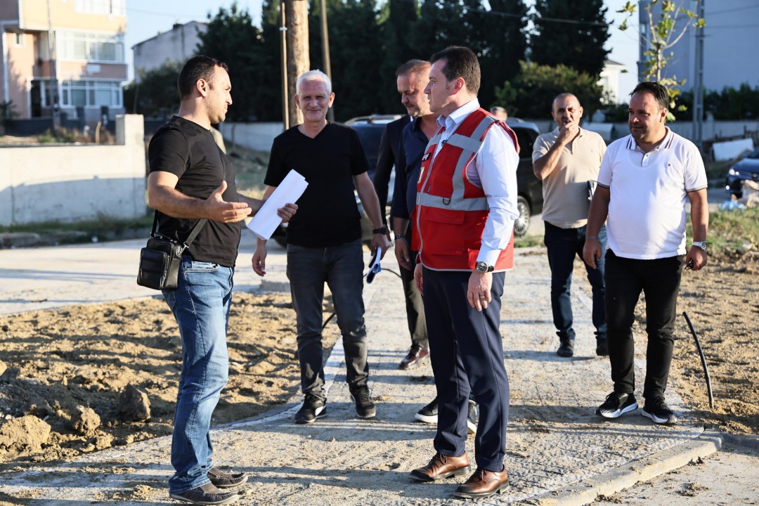 Başkan Balcıoğlu, Kavaklı ve Cumhuriyet Mahallelerinde Süren Park Yapım Çalışmalarını İnceledi