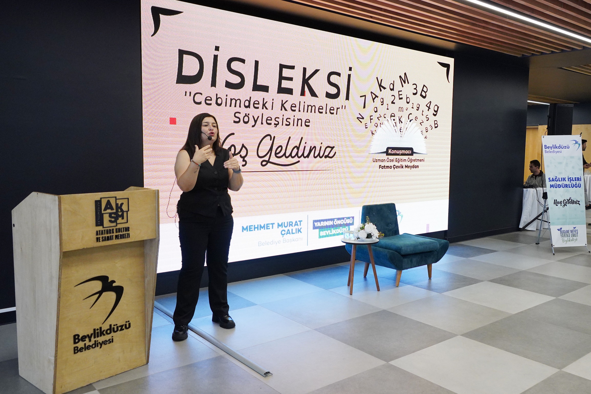 BEYLİKDÜZÜ’NDE “DİSLEKSİ:CEBİMDEKİ KELİMELER” SÖYLEŞİSİ DÜZENLENDİ