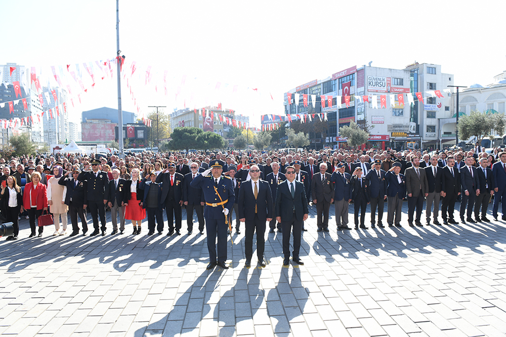 Atatürk ve silah arkadaşları Cumhuriyetin 101. yılında Esenyurt’ta anıldı