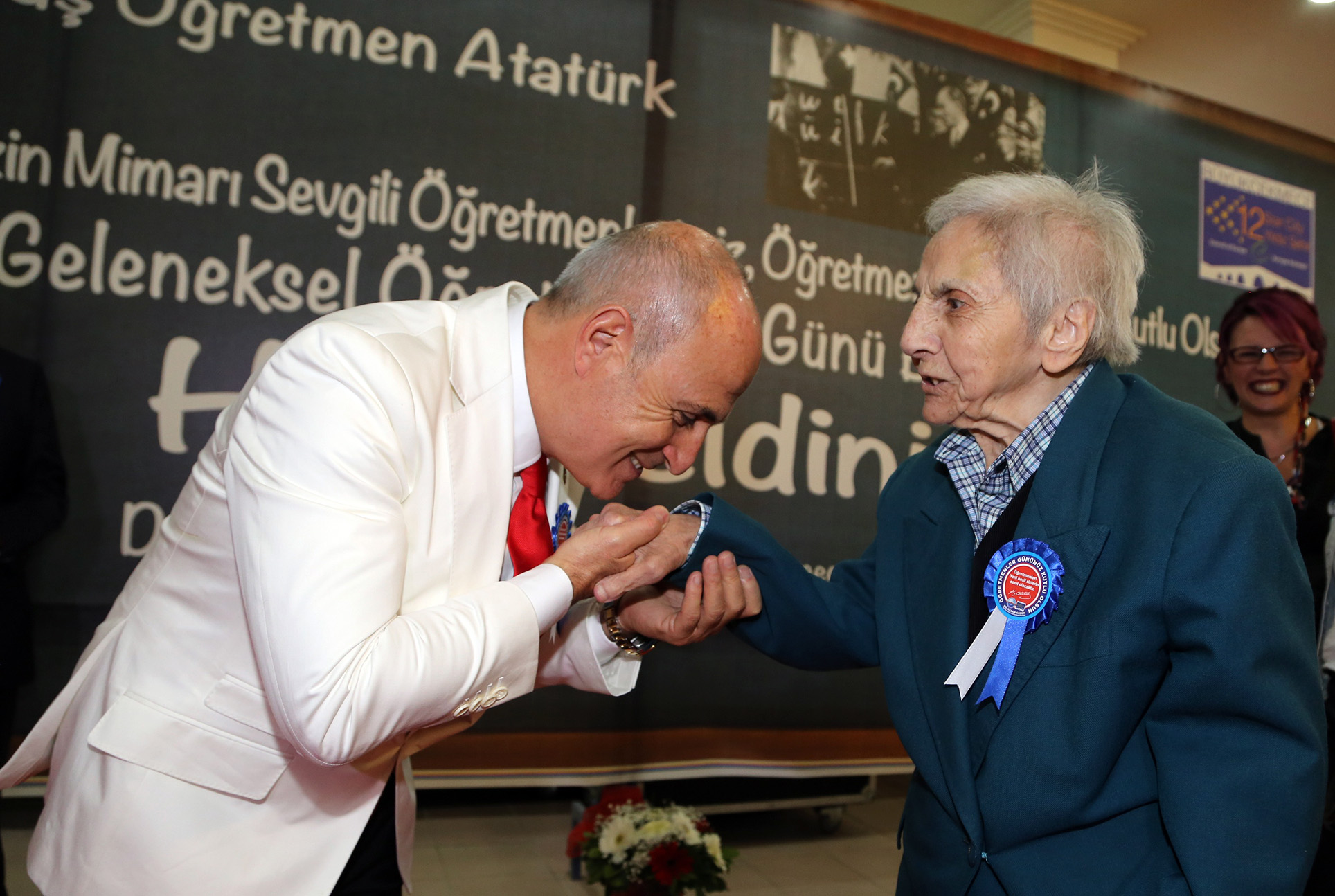 “Eserinin üzerinde imzası olmayan yegâne sanatkârdır öğretmen”